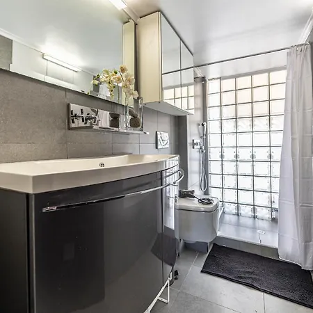Cityscape Zen Downtown Studio Apartment